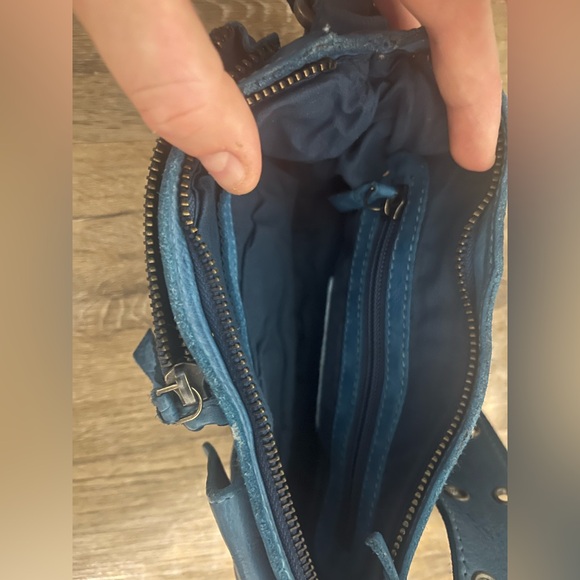 Blue free people leather crossbody bag - Picture 2 of 4